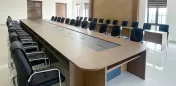 Bàn họp chân sắt, bàn họp gỗ: Nên chọn loại nào?